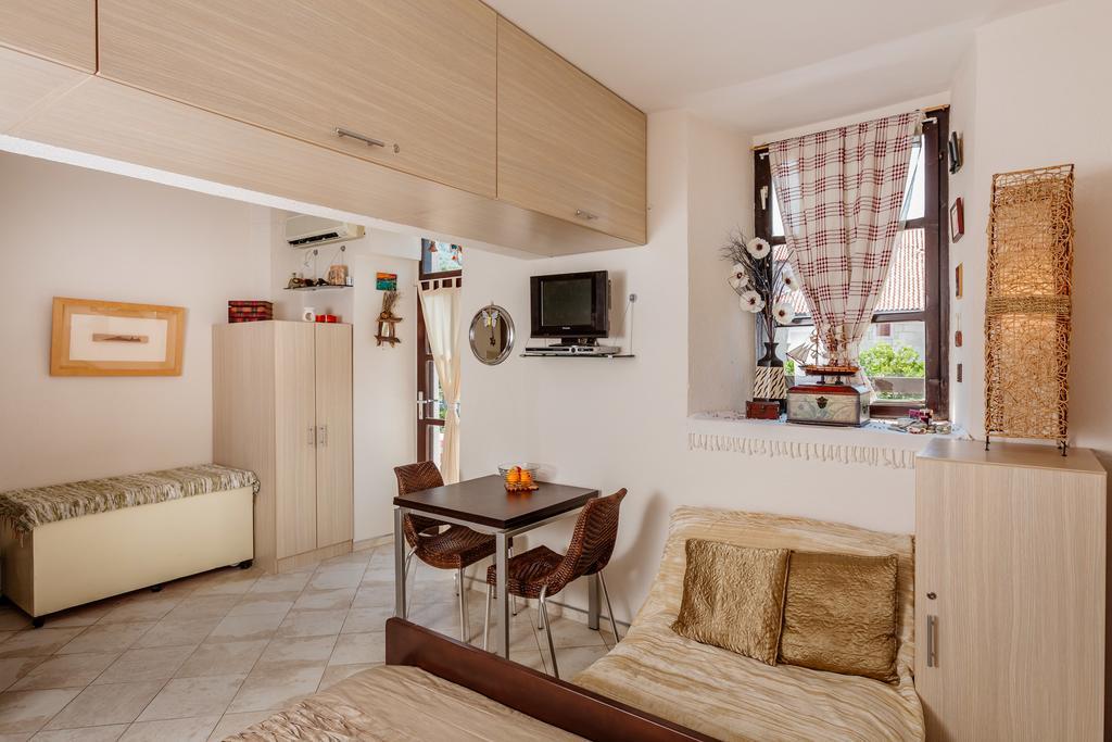 Celine'S Place By The Sea โกตอร์ ภายนอก รูปภาพ